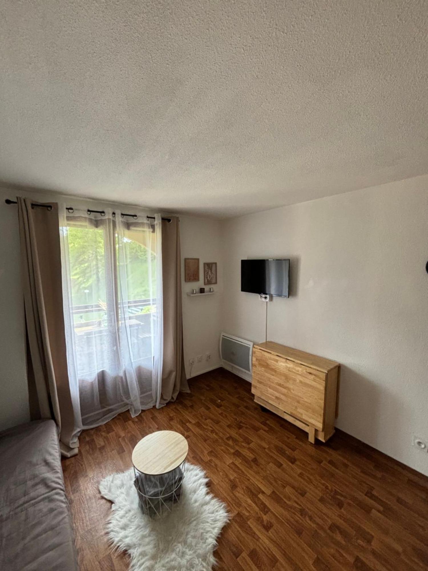 Studio Confortable Et Chaleureux, Vue Magnifique แซงต์-เลแฌร์-เลส์-เมแลซ ภายนอก รูปภาพ